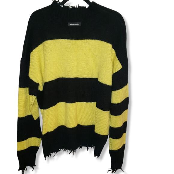 SHOW ROOM brand Woman's oversized fit sweater. Yellow& black stripe w/heart Wool - Picture 2 of 9